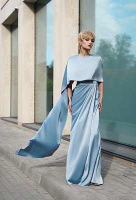 Голубое платье с кейпом