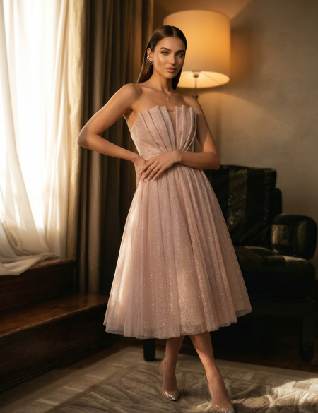 Пудровое блестящее платье миди бандо