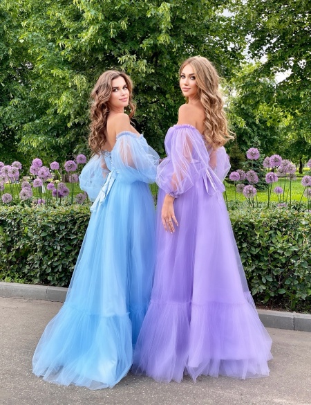 Голубое фатиновое платье с пышными рукавами