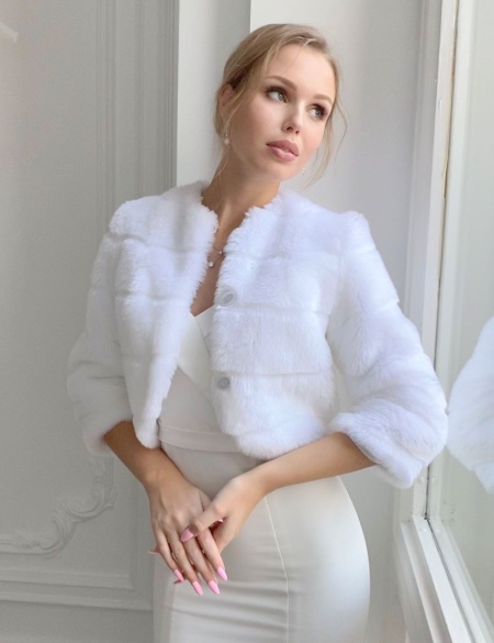 Меховая накидка лепестки с брошью