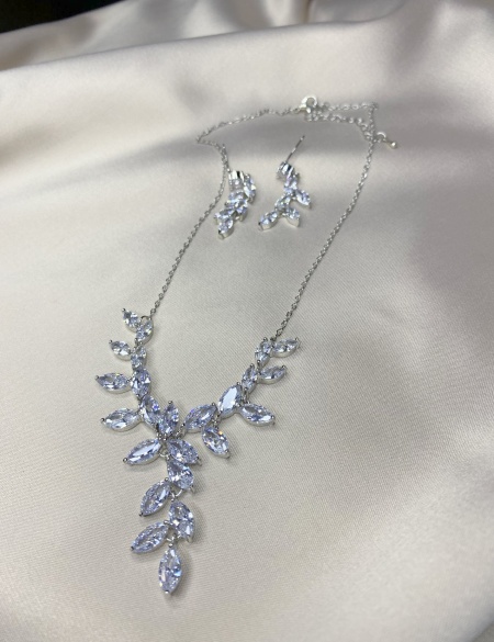 Серебряный набор колье и серьги с цирконием