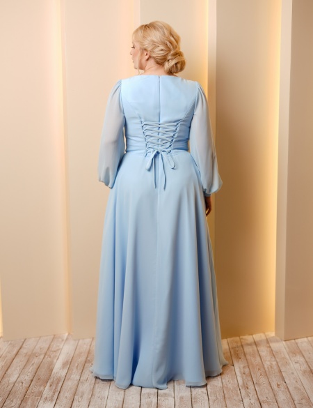 Голубое шифоновое платье с длинными рукавами и декольте