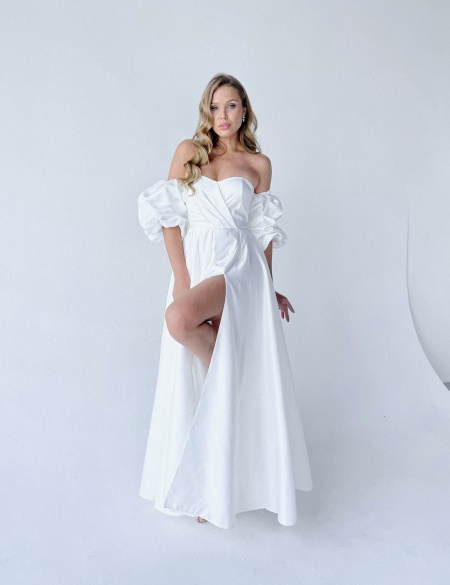 Свадебное платье с декольте Челси