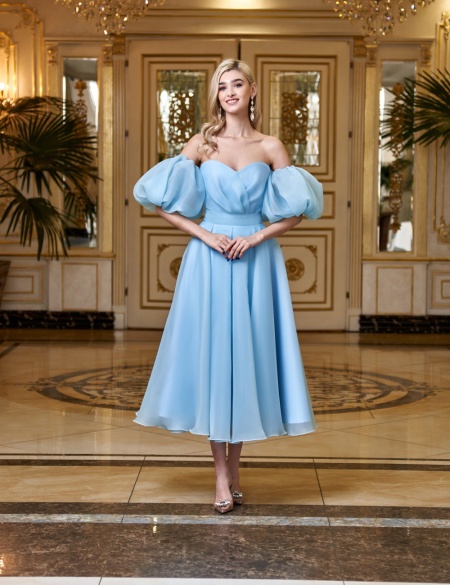 Голубое платье миди из органзы с буфами