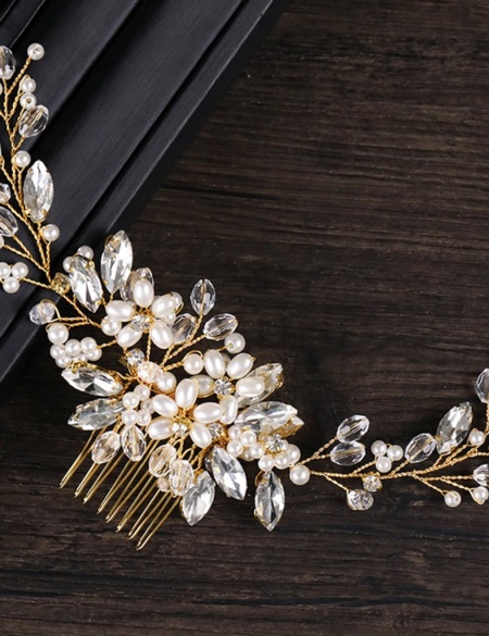 Золотой гребень с веточкой