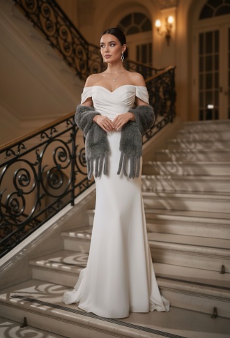 Серый палантин (накидка) с кисточками из натурального меха кролика