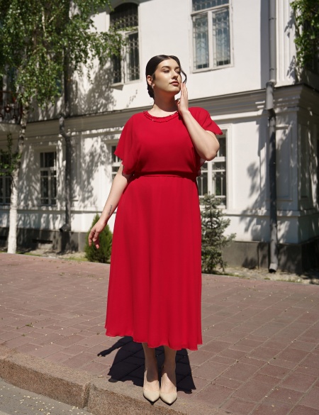 Красное шифоновое платье миди с рукавами крыло