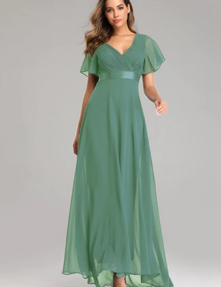 Зеленое шифоновое платье с рукавами крыло и V образным вырезом