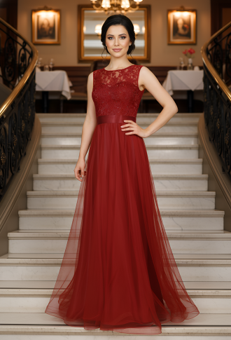 Бордовое фатиновое платье с гипюровым верхом верхом и атласным поясом