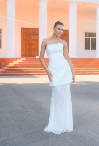 Белое платье с пиджаком и со съемной кружевной юбкой