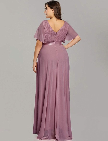 Пудровое шифоновое платье с рукавами крыло и V образным вырезом