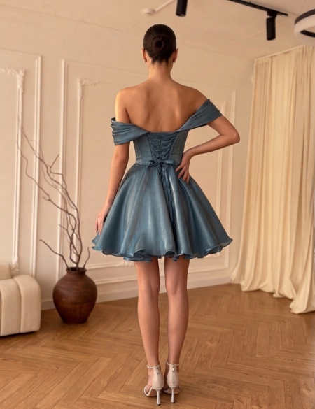 Синее пышное платье мини со спущенными плечами