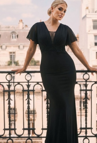 Чёрное шифоновое платье с кружевной отделкой на поясе