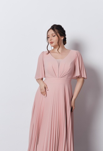 Розовое платье с плиссированной юбкой и рукавами-крылышками