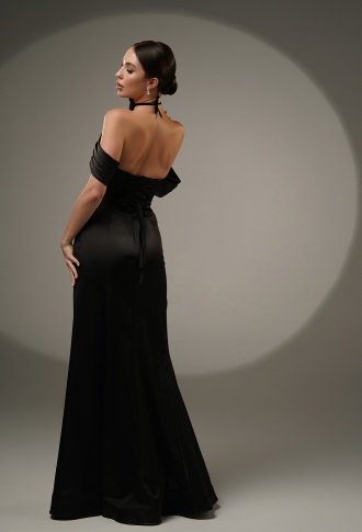 Чёрное атласное платье с корсетным лифом