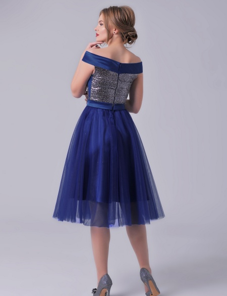 Темно-синее платье со спущенными плечами, блестящим лифом, юбка фатин