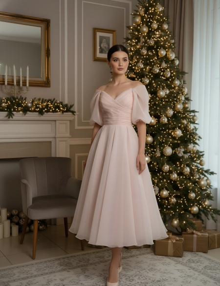 Розовое платье миди из органзы со спущенными плечами