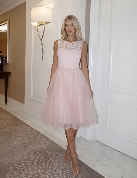 Розовое платье с кружевным верхом, юбка из органы