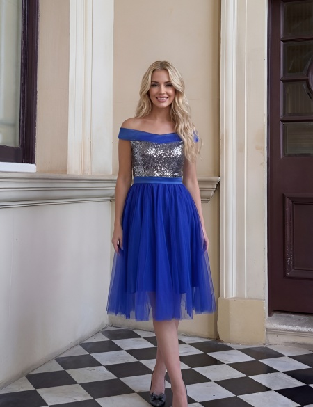 Синее платье со спущенными плечами, блестящим лифом, юбка фатин