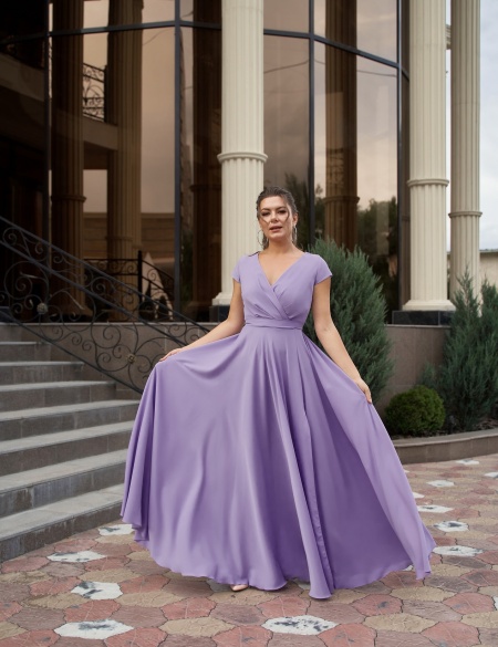 Лавандовое струящееся платье без разреза на ноге