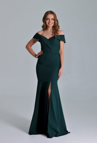 Изумрудное платье по фигуре со спущенными плечами с разрезом на ноге