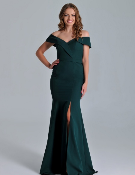 Изумрудное платье по фигуре со спущенными плечами с разрезом на ноге