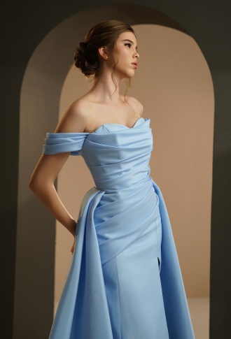Голубое атласное платье трансформер