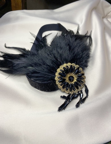 Чёрное перо на голову со стеклярусом