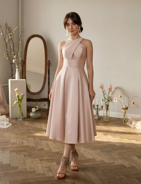 Бежевое атласное платье миди с крестом