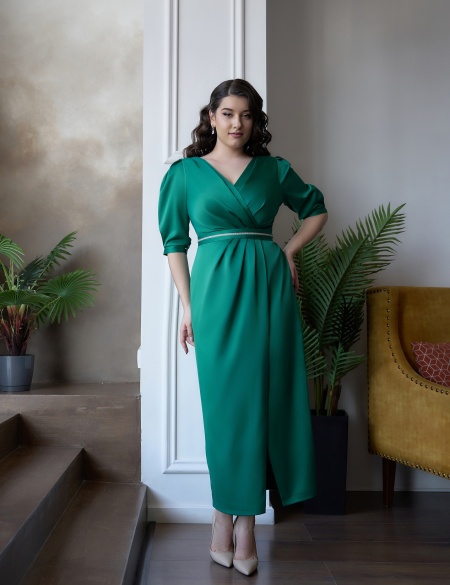 Изумрудное прямое платье с запахом и рукавами 3/4