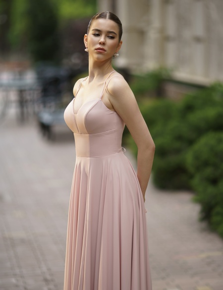 Пудровое шифоновое платье на лямках