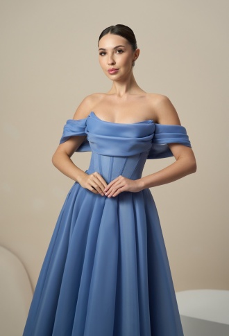 Платье цвета индиго со спущенными плечами а-силуэт