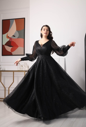 Чёрное блестящее платье с длинными рукавами