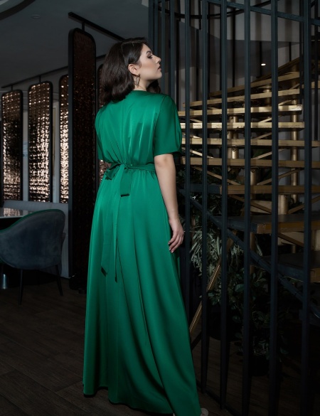 Изумрудное атласное платье с карманами