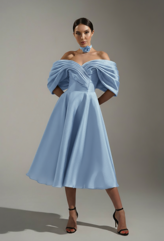 Голубое платье миди из органзы с объёмными спущенными плечами