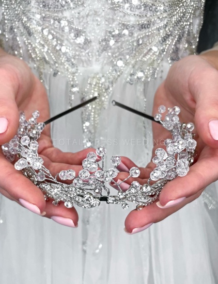 Ободок из страз и стеклярусом