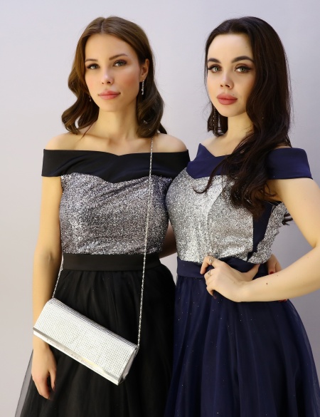 Черное платье со спущенными плечами, блестящим лифом, юбка фатин