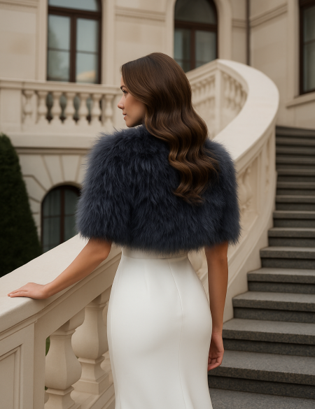 Иссиня-чёрная меховая натуральная шубка из лебяжьего пуха в театр
