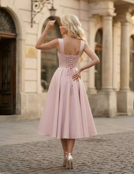 Пудровый атласное платье миди на лямках