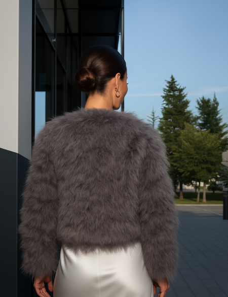 Графитовая (серая) шубка из страусиных перьев с длинными рукавами