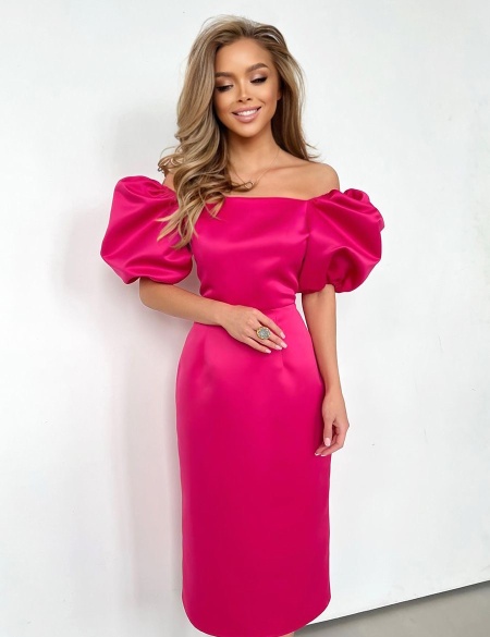 Розовое атласное платье миди с рукавами фонариками