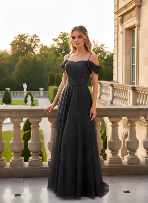 Черное блестящее платье со спущенными плечами 