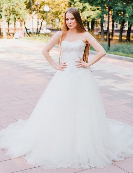 Фатиновое свадебное платье со шлейом