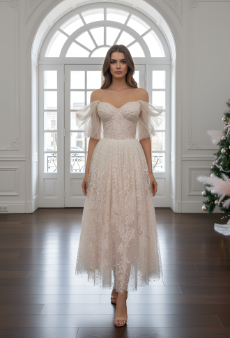 Бежевое платье миди со спущенными плечами