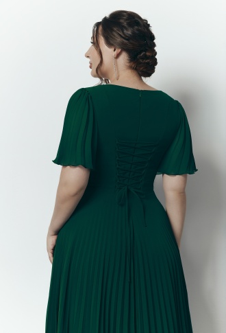 Изумрудное платье с плиссированной юбкой и рукавами-крылышками