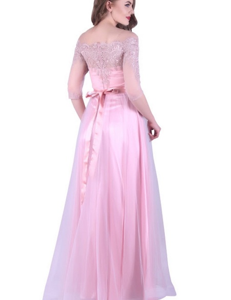 Пудровое фатиновое платье со спущенными плечами, рукава 3\4