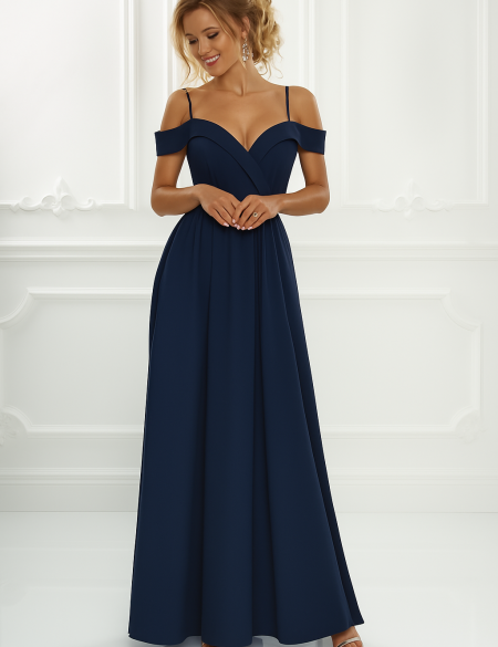 Тёмно-синее трикотажное платье со спущенными плечами и разрезом на ноге