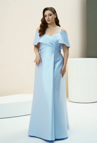 Голубое атласное платье по фигуре со спущенными плечами