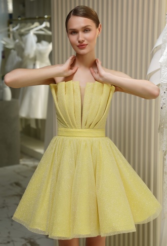 Желтое блестящее платье мини с пышной юбкой